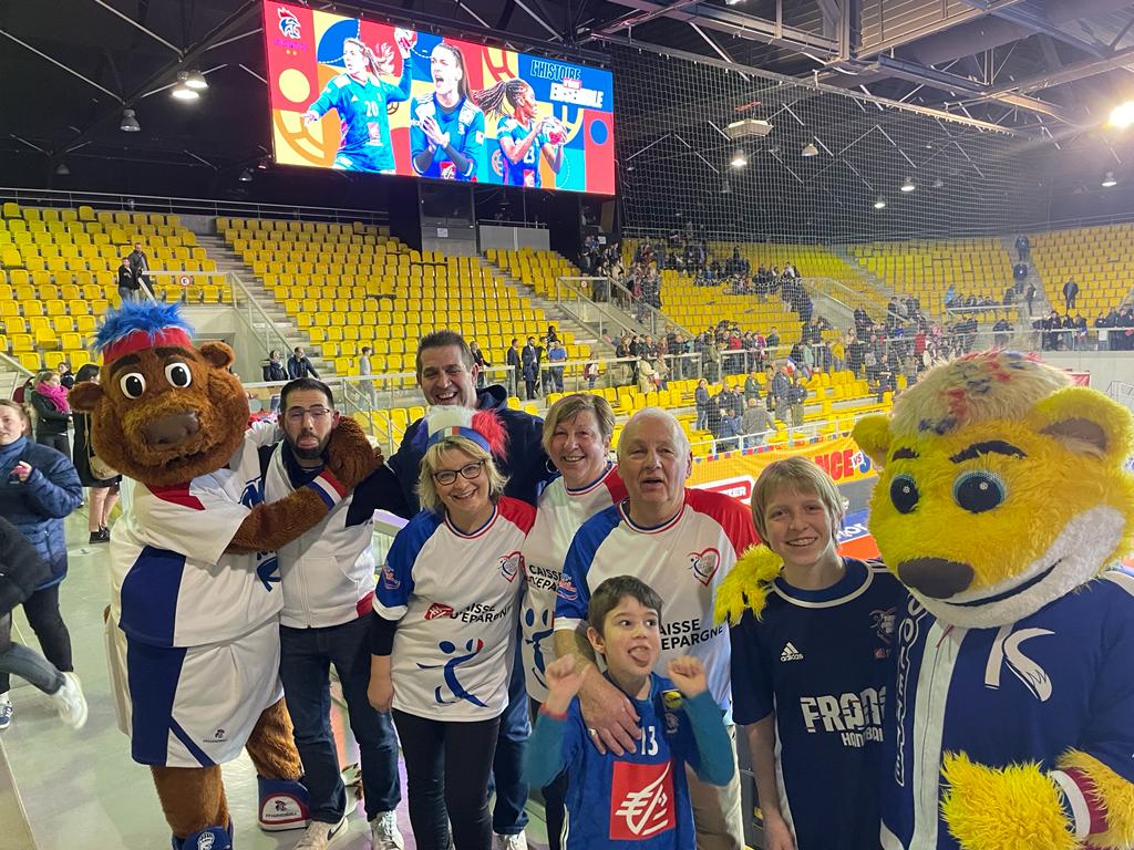 LES SUPPORTERS DE TOUS HAND BLEU se sont retrouves a Strasbourg pour FRANCE -SUEDE